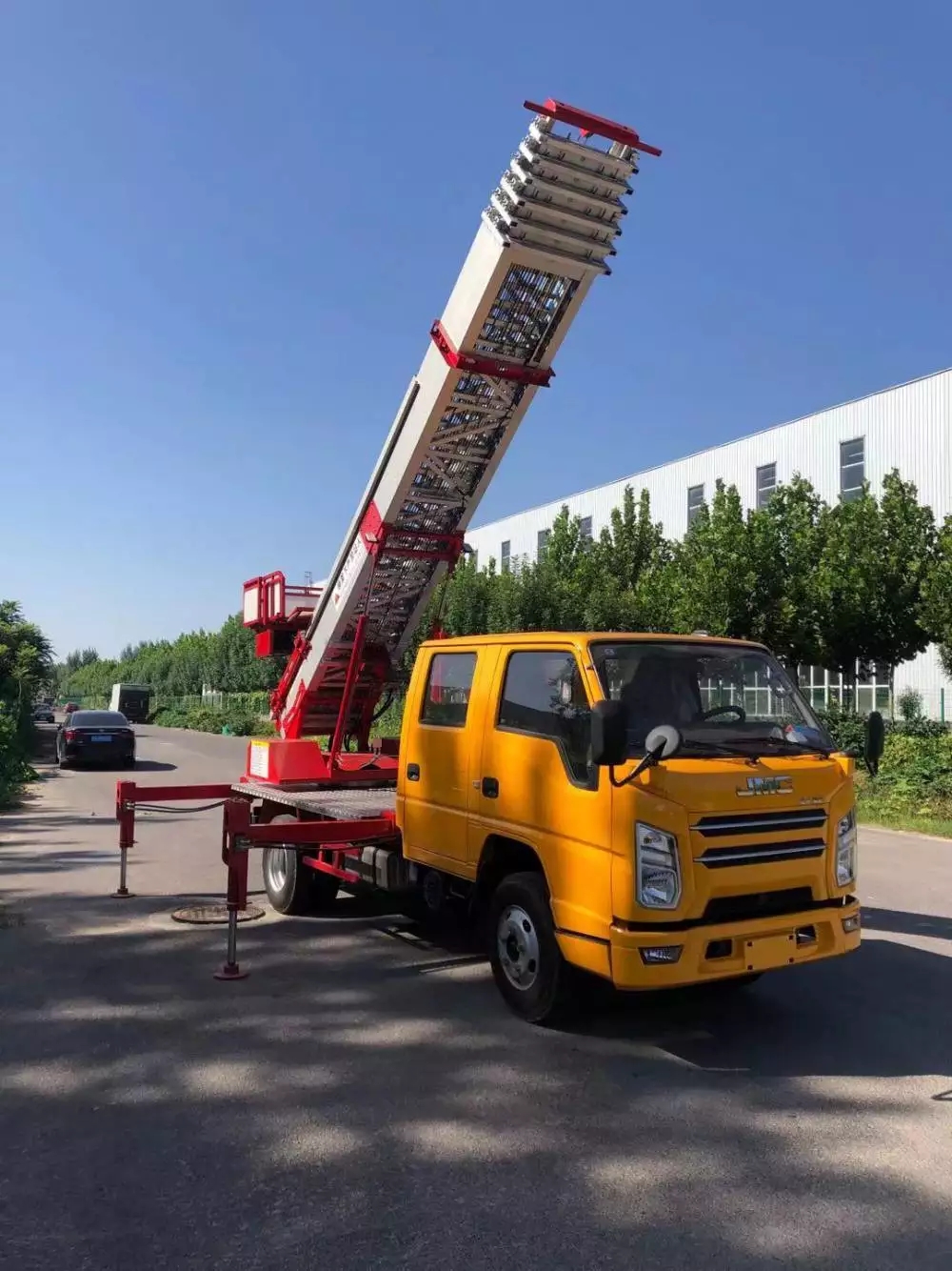 云溪附近的云梯车出租服务：轻松解决高空作业需求