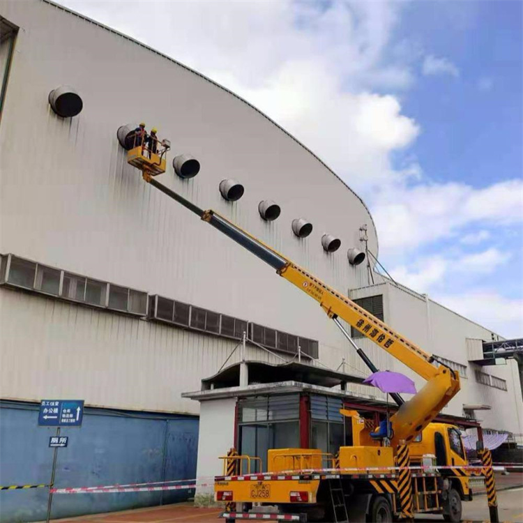 云溪高空作业车出租服务：专业广告牌安装解决方案